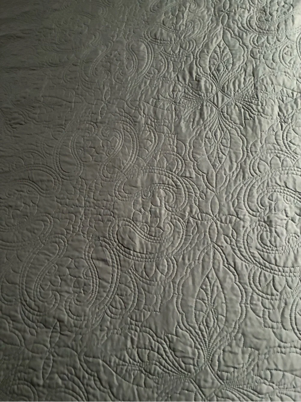 King Quilt Silver Grey Ornate Embossed Medallion Pattern Excellent Cond